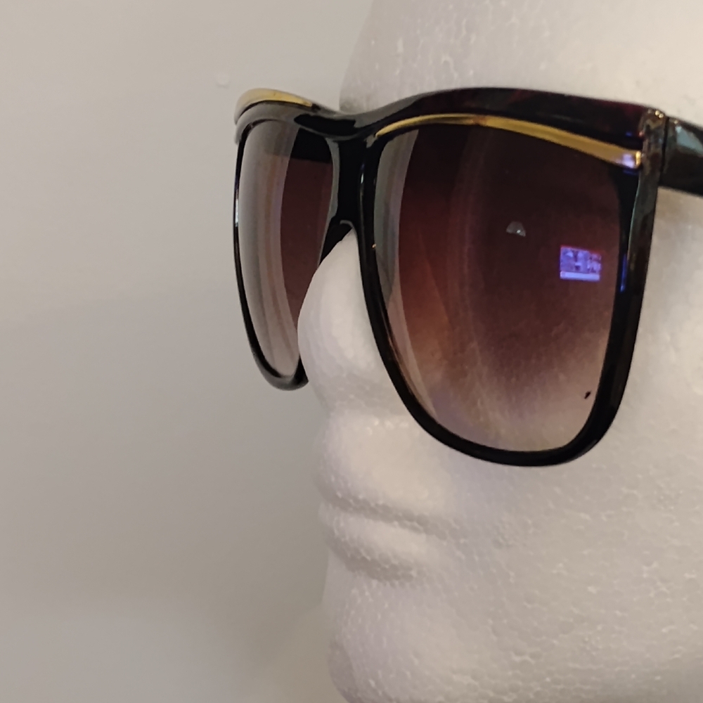 New Vintage Black/Gold Women's Sunglasses NOS - Picture 3 of 4